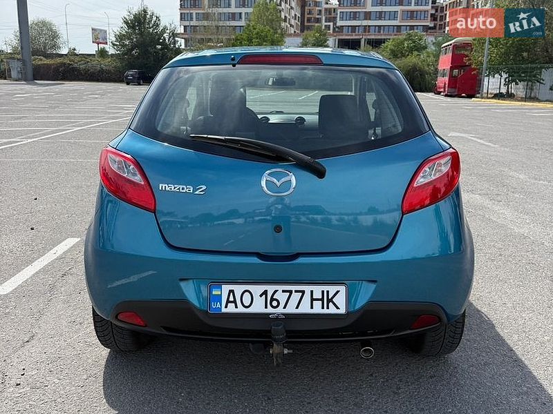 Седан Mazda 2 2012 в Ужгороде
