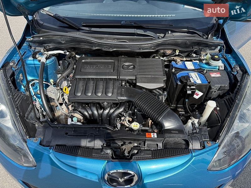 Седан Mazda 2 2012 в Ужгороде