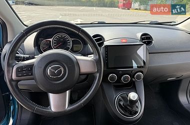 Седан Mazda 2 2012 в Ужгороде