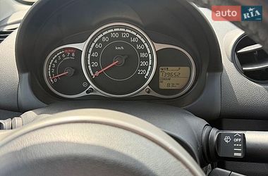 Седан Mazda 2 2012 в Ужгороде