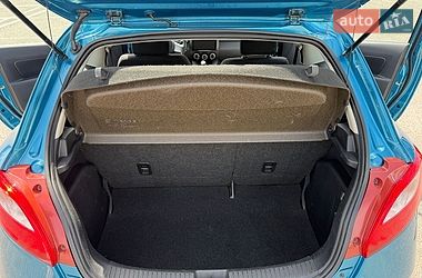 Седан Mazda 2 2012 в Ужгороде