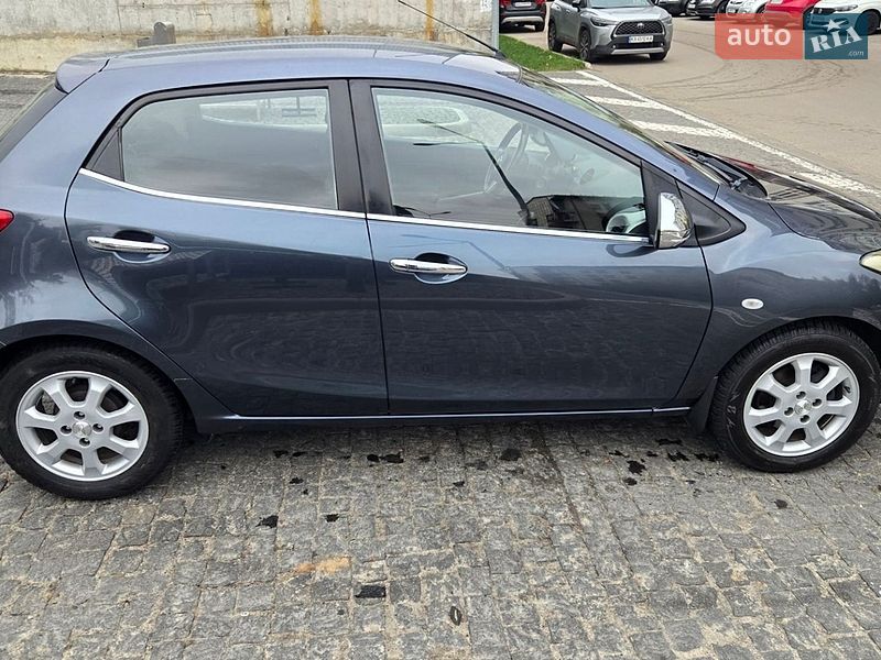 Хэтчбек Mazda 2 2008 в Киеве