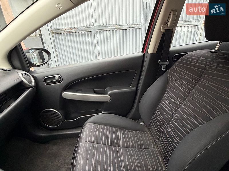 Хетчбек Mazda 2 2008 в Чернівцях