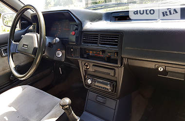 Седан Mazda 323 1987 в Одессе