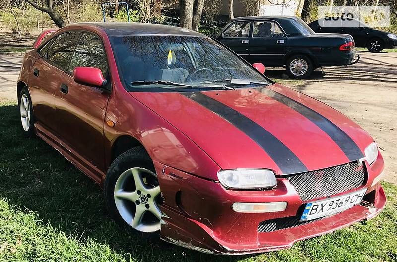 Хэтчбек Mazda 323 1996 в 