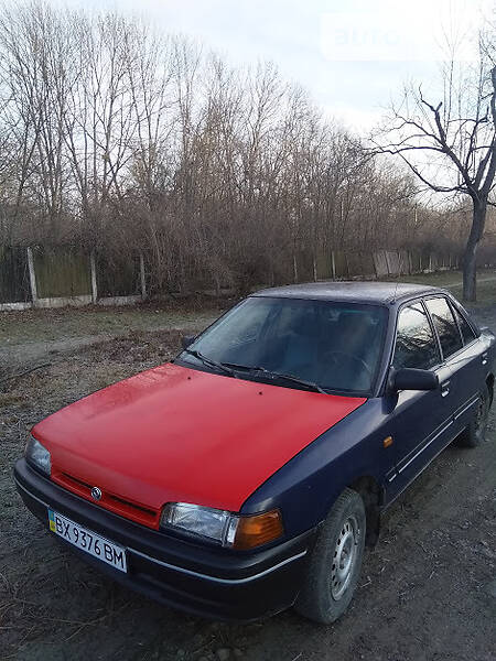 Седан Mazda 323 1990 в Каменец-Подольском