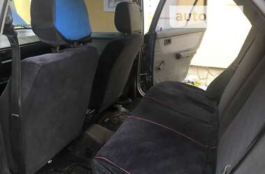 Седан Mazda 323 1990 в Чернівцях