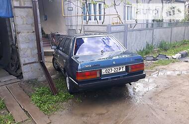Седан Mazda 323 1986 в Тячеве
