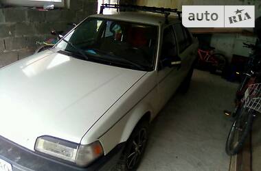 Седан Mazda 323 1989 в Долине