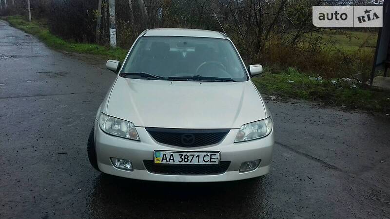 Седан Mazda 323 2002 в Подольске