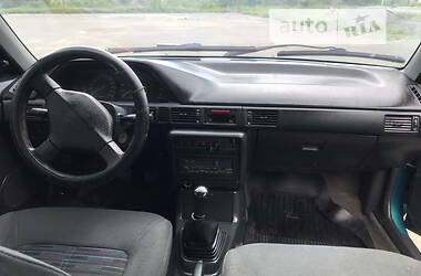 Седан Mazda 323 1992 в Львове