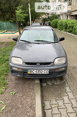 Седан Mazda 323 1996 в Надвірній