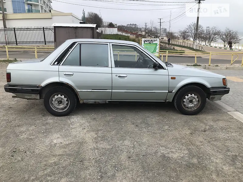 Mazda 323 1987