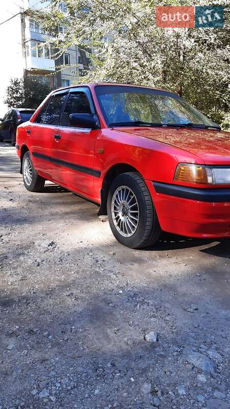 Седан Mazda 323 1991 в Каменском
