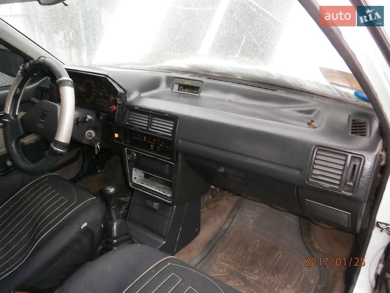 Хэтчбек Mazda 323 1986 в Калуше