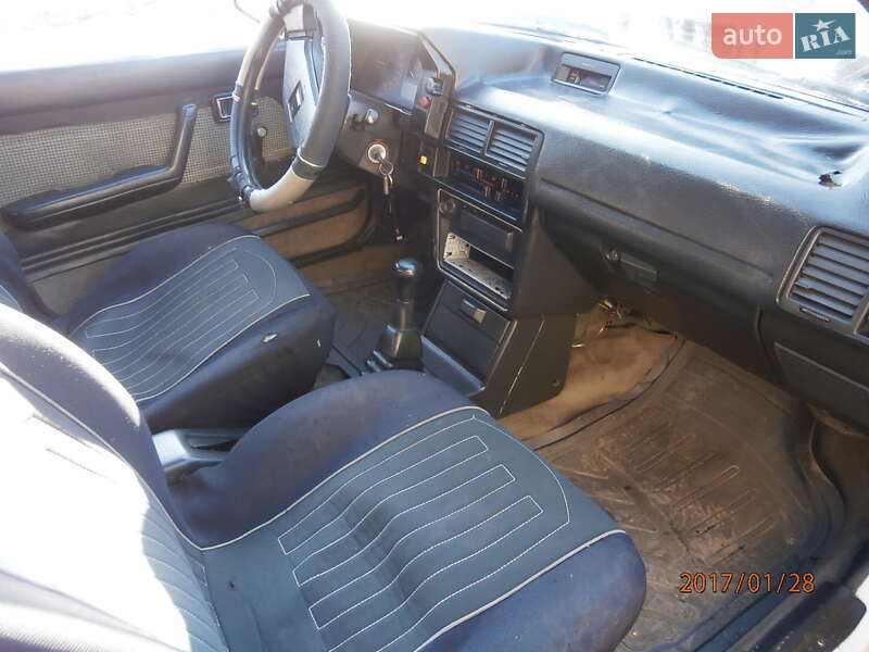 Хэтчбек Mazda 323 1986 в Калуше