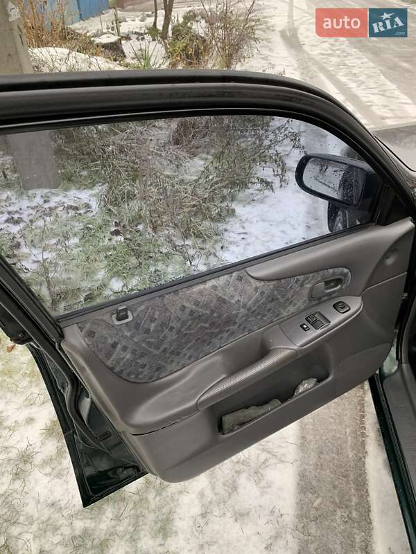 Хэтчбек Mazda 323 1998 в Кропивницком