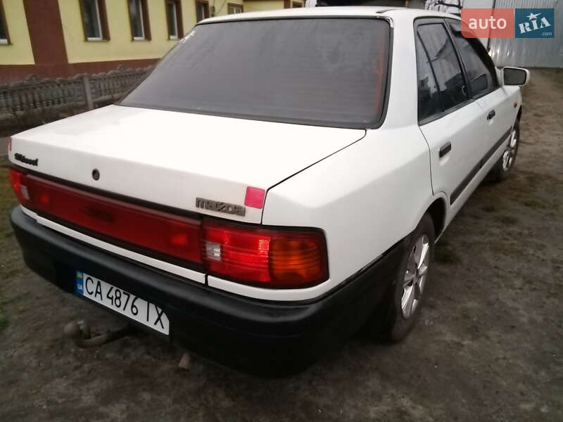 Седан Mazda 323 1993 в Черкассах