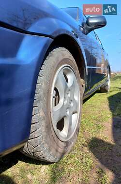 Седан Mazda 323 2000 в Николаеве