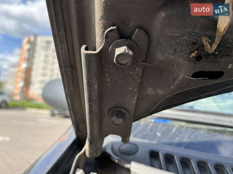 Седан Mazda 323 1997 в Виннице