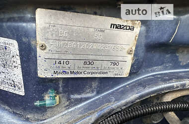 Седан Mazda 323 1990 в Запорожье