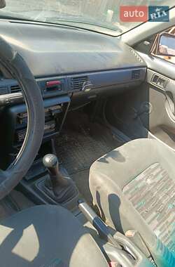 Седан Mazda 323 1993 в Киеве