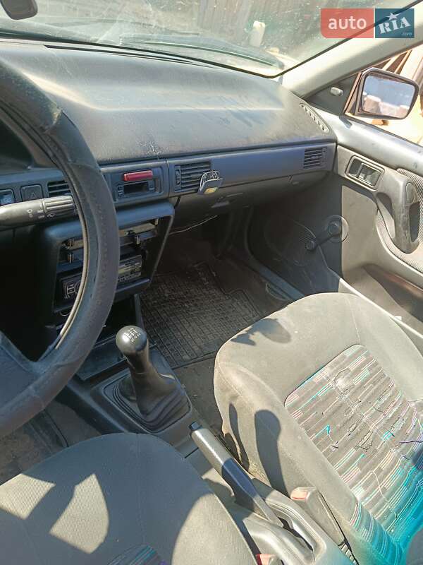 Седан Mazda 323 1993 в Киеве