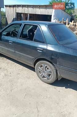 Седан Mazda 323 1993 в Киеве