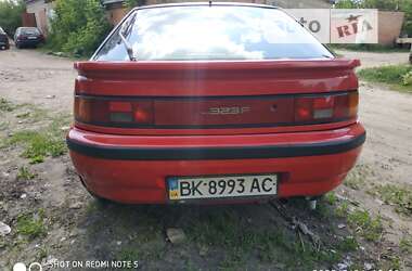 Хэтчбек Mazda 323 1990 в 