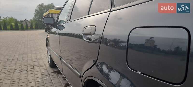Хетчбек Mazda 323 1998 в Луцьку