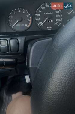 Хэтчбек Mazda 323 1995 в 