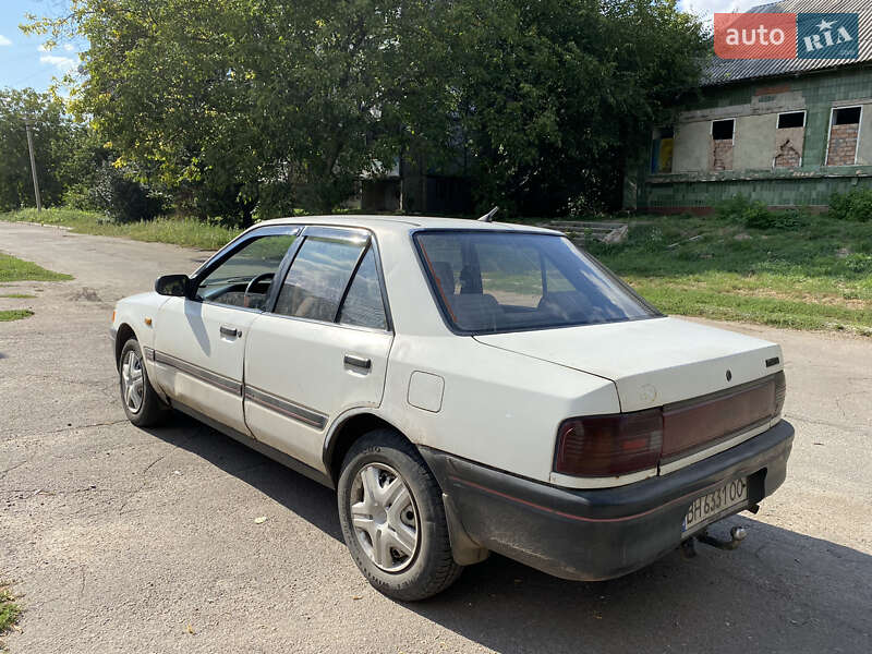 Седан Mazda 323 1992 в Олександрії