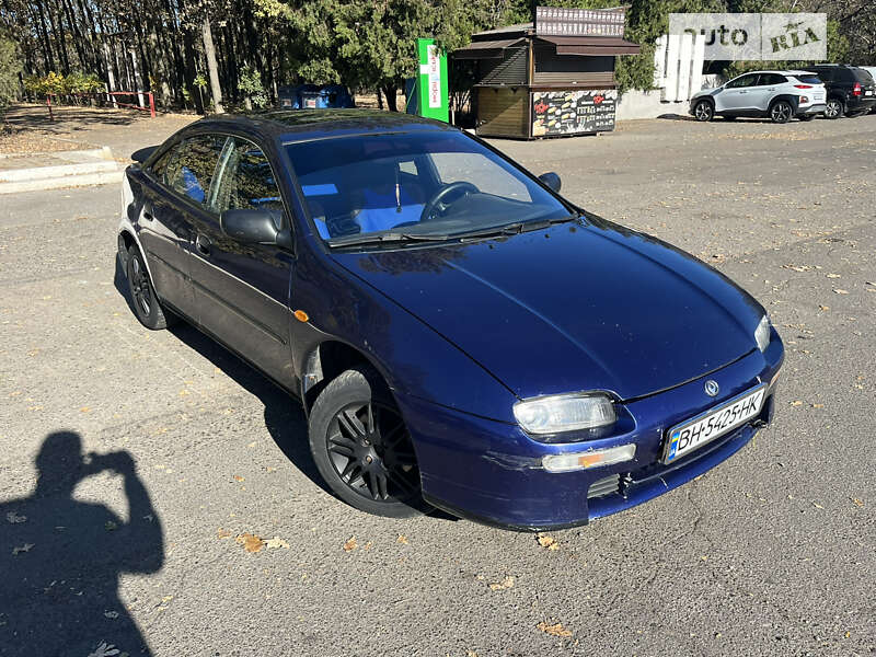 Седан Mazda 323 1996 в 