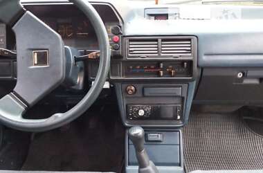 Хетчбек Mazda 323 1987 в Рівному