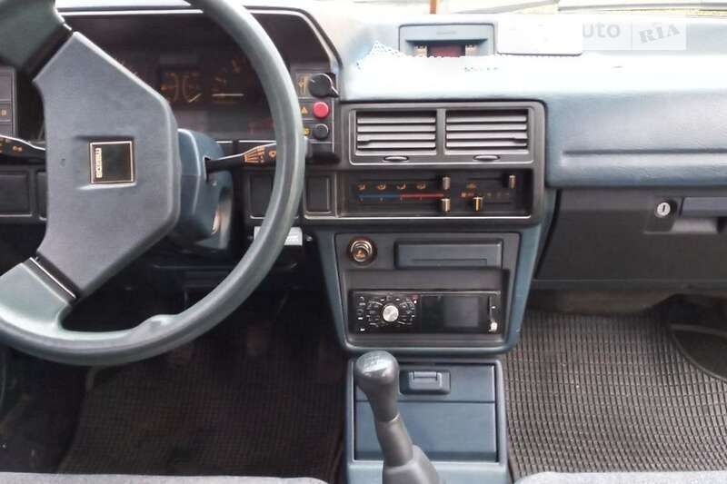 Хетчбек Mazda 323 1987 в Рівному