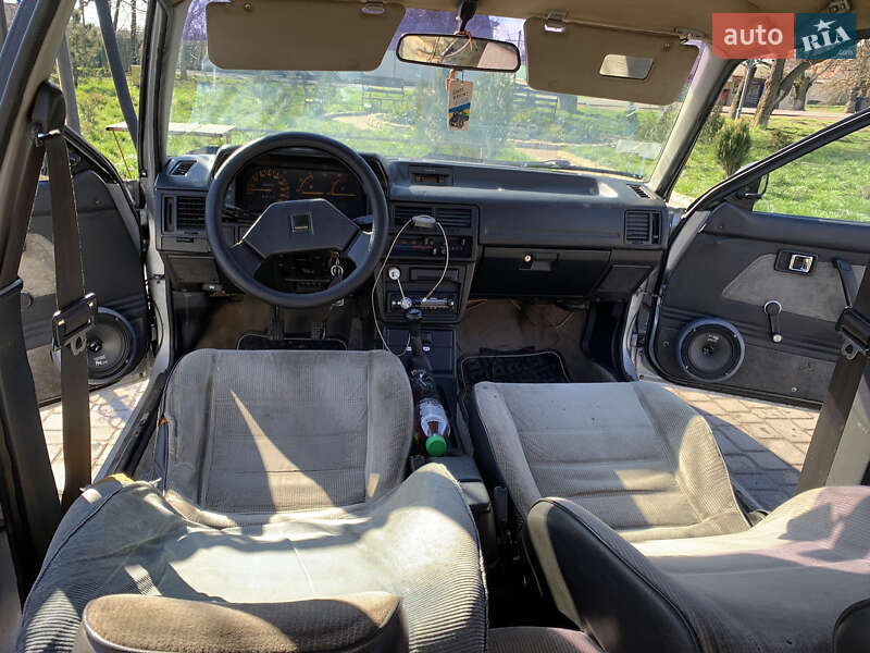 Седан Mazda 323 1987 в Краматорске