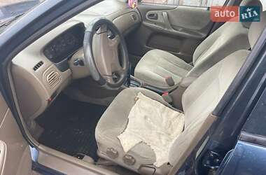 Седан Mazda 323 1999 в 