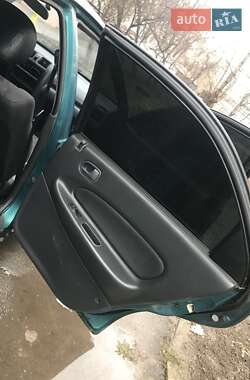 Седан Mazda 323 1997 в 