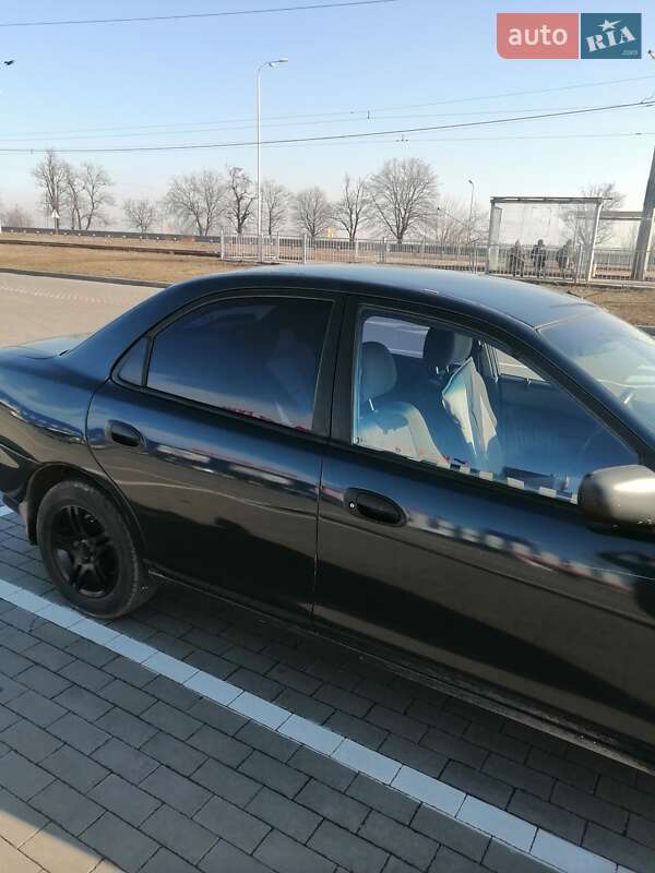 Седан Mazda 323 1996 в Одесі
