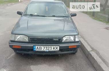 Седан Mazda 323 1988 в Виннице