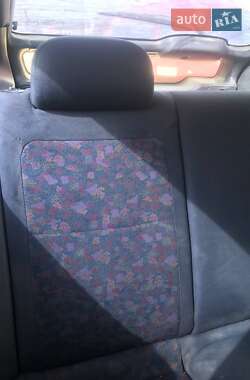 Хэтчбек Mazda 323 1997 в Черновцах