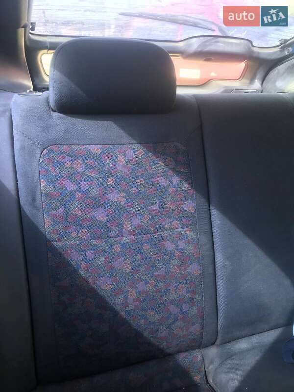 Хэтчбек Mazda 323 1997 в Черновцах