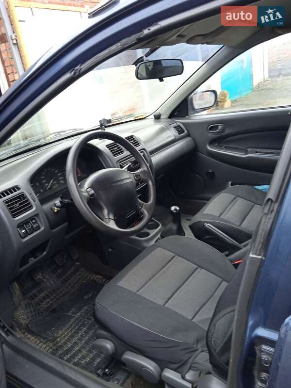 Седан Mazda 323 1997 в Прилуках