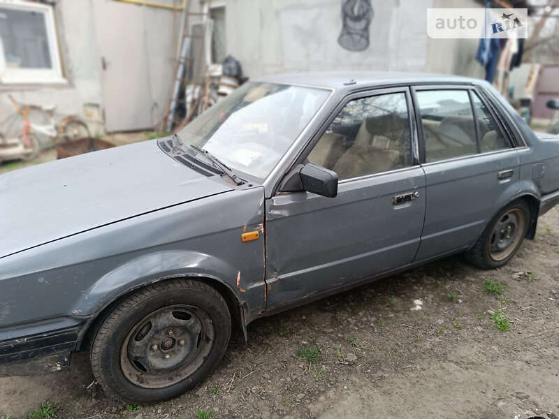 Седан Mazda 323 1987 в Павлограді