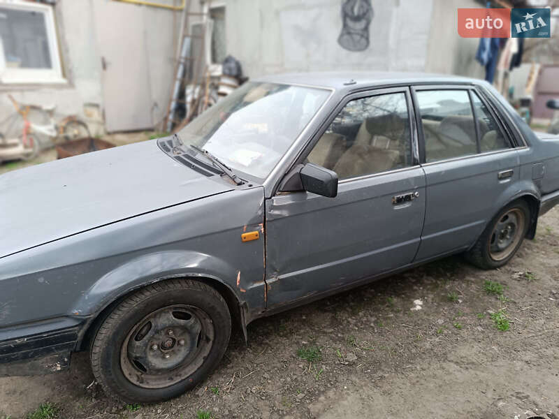 Седан Mazda 323 1987 в Павлограді