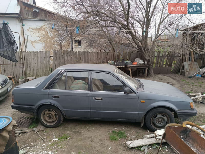 Седан Mazda 323 1987 в Павлограді