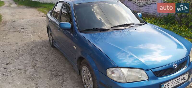 Седан Mazda 323 1999 в Днепре