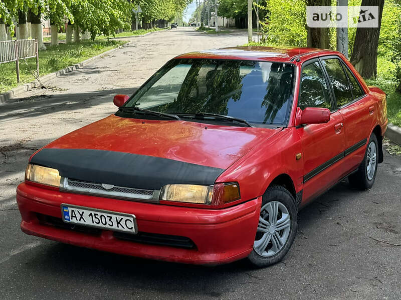 Седан Mazda 323 1990 в Вольногорске