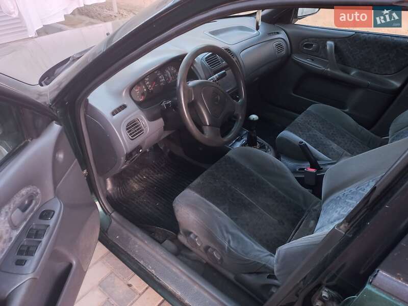 Седан Mazda 323 1998 в Болграде