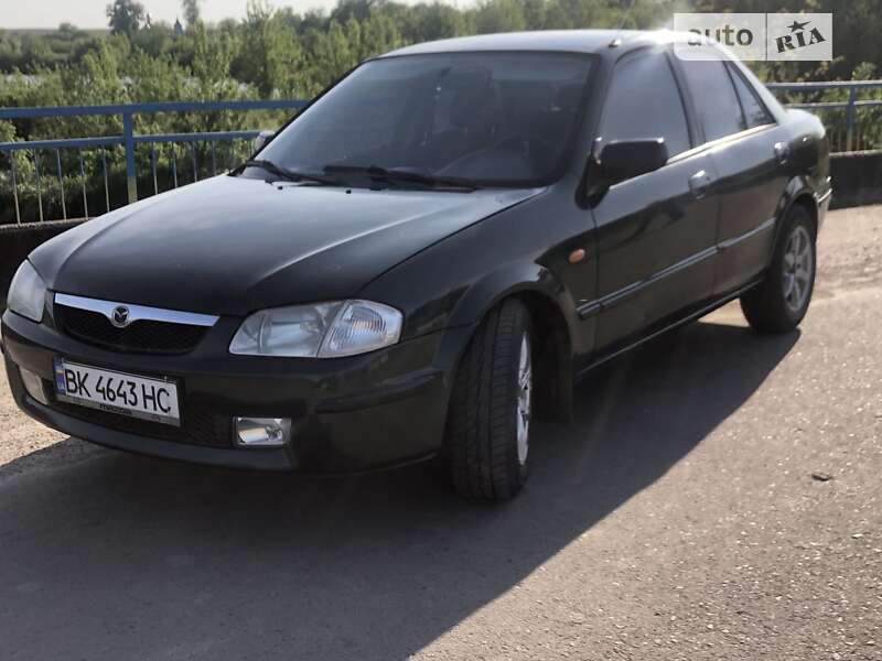 Седан Mazda 323 2000 в Ровно
